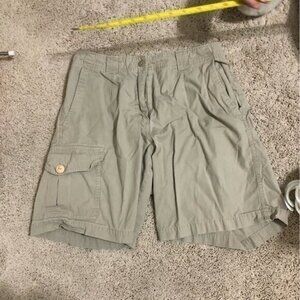 Women’s Van Heusen Size 8 Khaki shorts